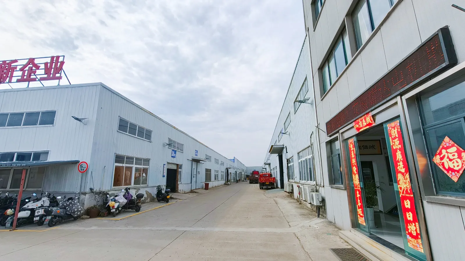 Production workshop roadway inside Yaoda Motor factory